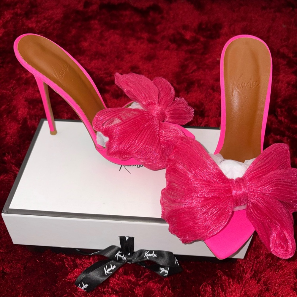 Elegant Pink Bow Heels